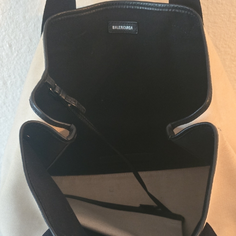 Balenciaga Black and Cream Tote Bag - Picture 5 of 9